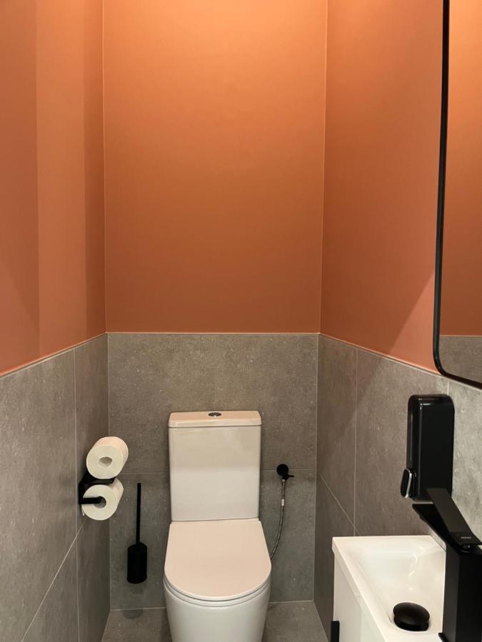 Central Gallery Apartment Debrecen Bagian luar foto