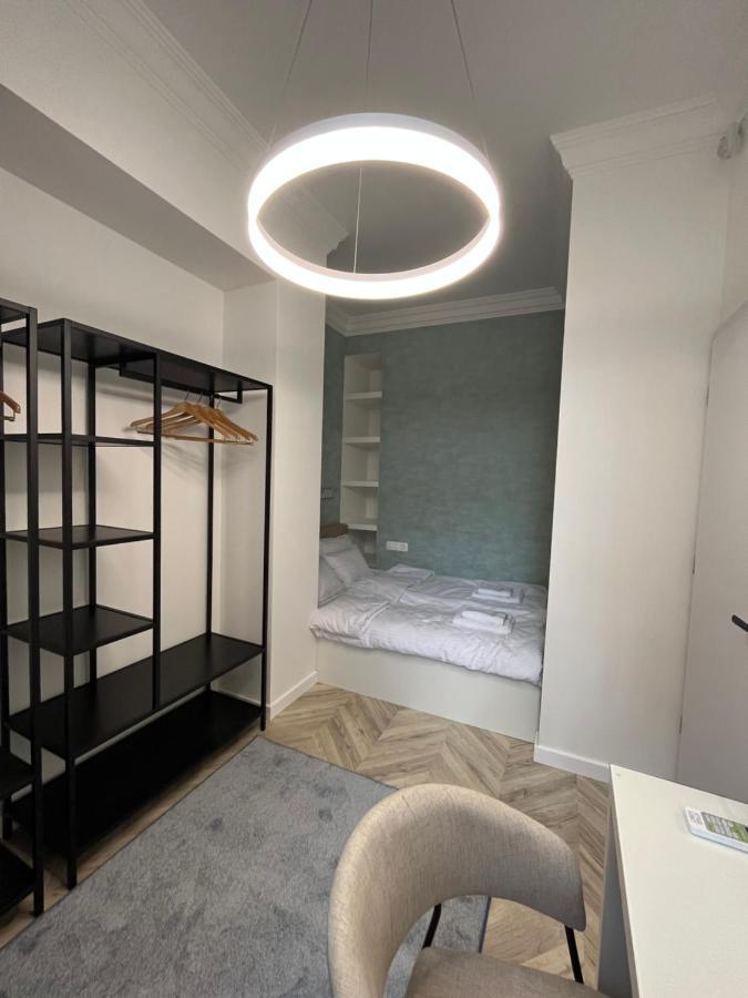 Central Gallery Apartment Debrecen Bagian luar foto