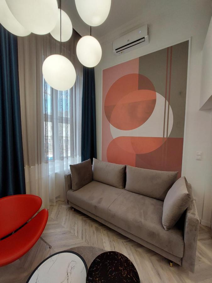 Central Gallery Apartment Debrecen Bagian luar foto