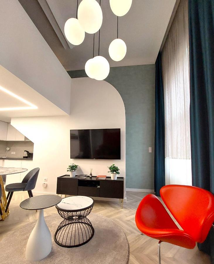 Central Gallery Apartment Debrecen Bagian luar foto